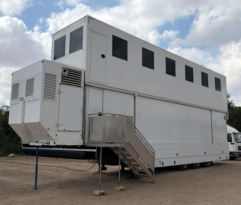 Titan 40 Trailer Cover pic