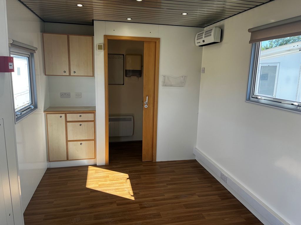 Titan 30 Trailer